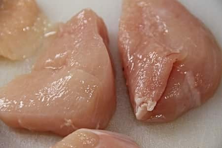 How many calories is in a boneless skinless chicken breast?